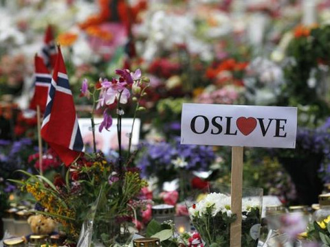 A sign of love for Oslo is seen inside of a sea of flowers and lit candles placed in memory of those killed in Friday's bomb and shooting attack in front of Oslo Cathedral July 25, 2011. (Credit: Reuters/Wolfgang Rattay)