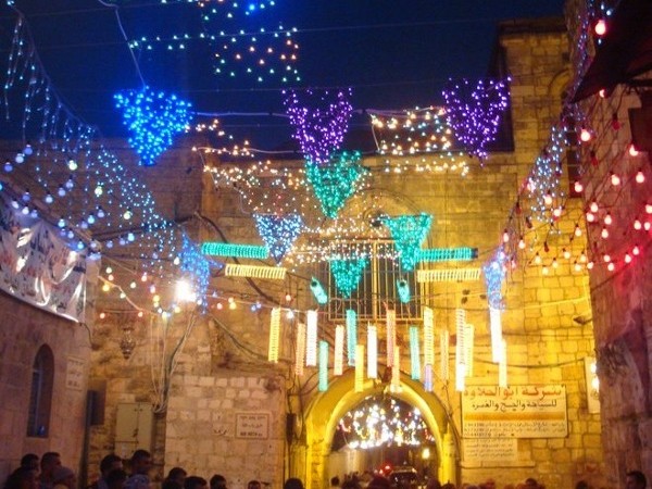 Ramadan in the Old City of Jerusalem (Courtesy of user Khmad at en.wikipedia.org)