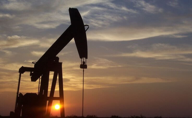 Pumpjack located south of Midland, TX (Credit: Eric Kounce via en.wikipedia.org)