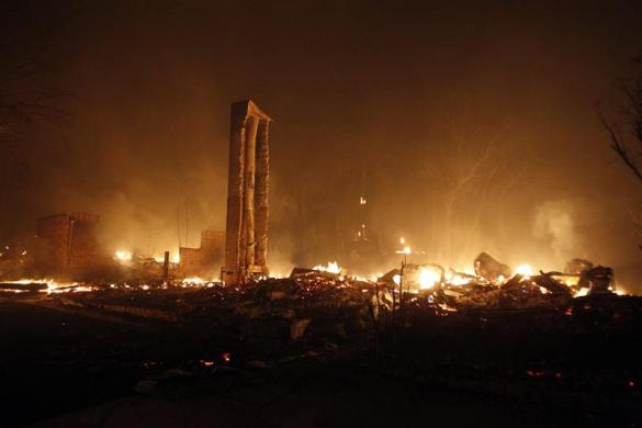 The chimney of a house remains standing as the rest of the building burns to the ground near Bastrop, Texas, September 5, 2011 (Credit: Reuters/Mike Stone)