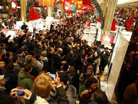 Customers shop at Macy's department store in New York November 25, 2011. (Credit: Reuters/Eric Thayer)