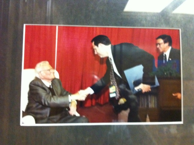 Dr Jim Denison meeting Billy Graham as part of delegation to bring him to DFW in 2002