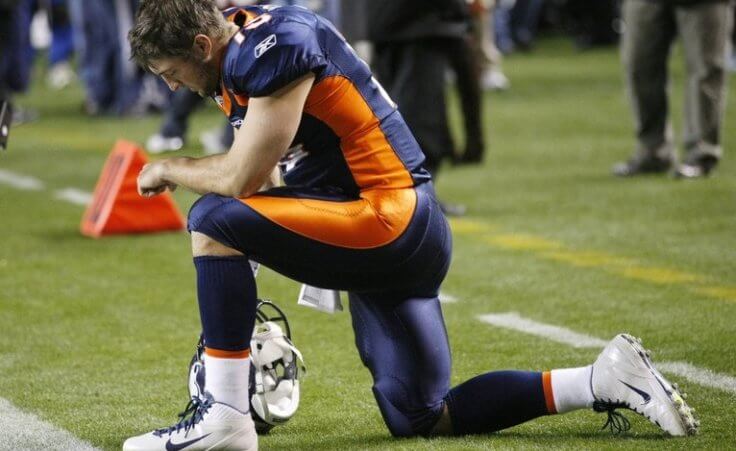 Denver Broncos quarterback Tim Tebow prays before their NFL football game against New York Jets in Denver, Colorado, November 17, 2011 (Credit: Reuters/Rick Wilking)