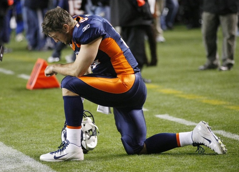 Denver Broncos quarterback Tim Tebow prays before their NFL football game against New York Jets in Denver, Colorado, November 17, 2011 (Credit: Reuters/Rick Wilking)