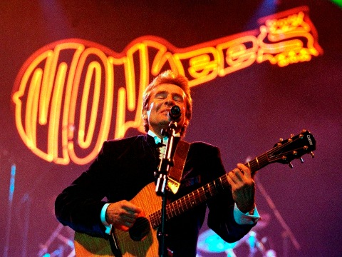 Lead singer of the The Monkees, Davy Jones, sings on stage at the Newcastle Arena March 7 1997 (Credit: Reuters/Dan Chung)