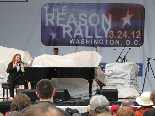 Tim Minchin performing The Pope Song at the 2012 Reason Rally in Washington DC, March 24, 2012 (Credit: G. Gollinger via Flickr)