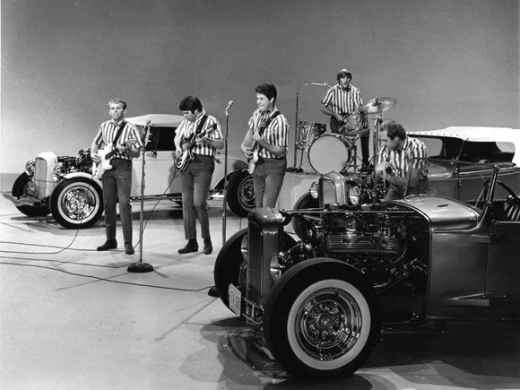 The Beach Boys performing I Get Around on The Ed Sullivan Show in 1964 (Credit: Desconocido vi en.wikipedia.org)