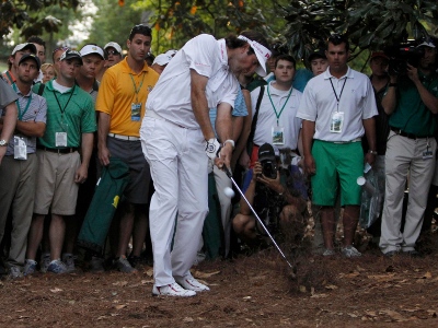 Bubba Watson of the U.S. hits his approach shot to the 10th green during a playoff in the 2012 Masters Golf Tournament at the Augusta National Golf Club in Augusta, Georgia, April 8, 2012 (Credit: Reuters/Mark Blinch)