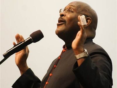 The Rev. Marvin Winans told congregants Sunday that he was never afraid during a carjacking attack that left him with bruises and scrapes (Credit: Detroit News via AP/David Coates)