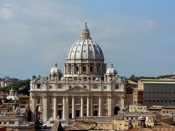 Saint Peter's Basilica in Rome seen from the roof of Castel Sant'Angelo showing the dome rising behind Maderno's facade (Credit: Wolfgang Stuck via en.wikipedia.org)