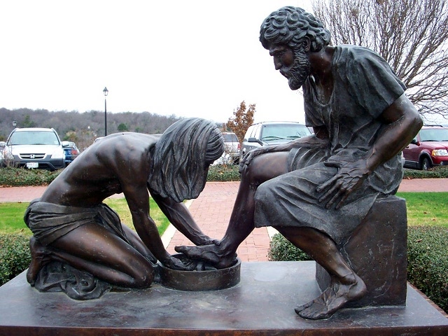 Divine Servant statue by Max Greiner outside Blackaby Hall at Blackby Hall (Credit: Dallas Baptist University)