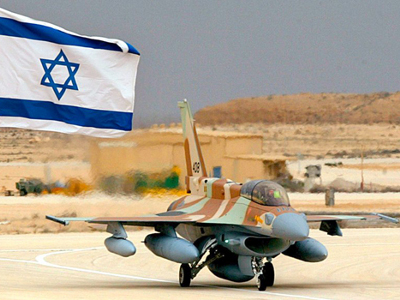 An Israeli F-16I fighter jet taxis down a runway at Ramon air base in southern Israel with Israeli flag in foreground, 2004 (Credit: Reuters)