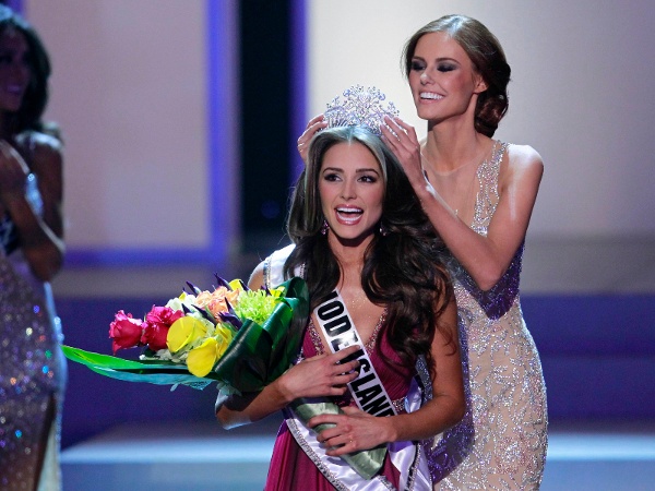 Miss Rhode Island Olivia Culpo (C) reacts as she is crowned by Miss USA 2011 Alyssa Campanella during the Miss USA pageant at the Planet Hollywood Resort & Casino in Las Vegas, Nevada June 3, 2012 (Credit: Reuters/Steve Marcus)