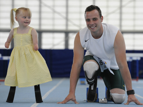 Oscar Pistorius 2012 Olympian from South Africa poses with 8yr double amputee Ellie May Challis from Great Britain (Credit: Daily Mail / Andy Hooper)