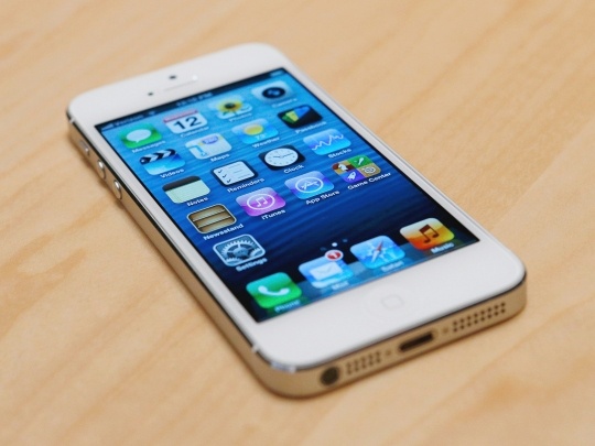 The iPhone 5 on display after its introduction during Apple Inc.’s iPhone media event in San Francisco, California September 12, 2012 (Credit: Reuters / Beck Diefenbach)
