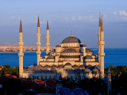 The Sultan Ahmed Mosque, also known as The Blue Mosque for the blue tiles adorning the interior walls, at sunset in Istanbul, Turkey, 2006 (Credit: Constantin Barbu via Flickr and en.wikipedia.org)