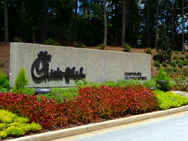 The entrance to the Chick-fil-A headquarters in College Park, Georgia (Credit: Mav via en.wikipedia.org)
