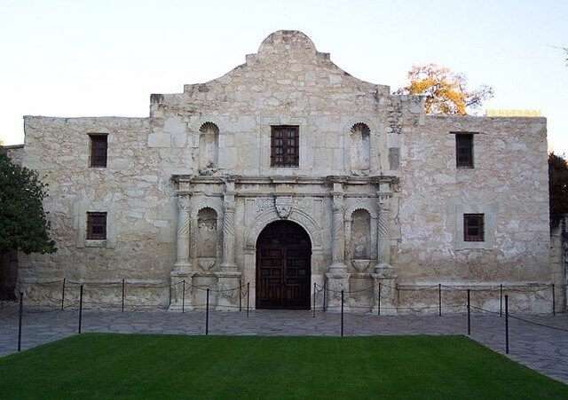 The Alamo, originally known as Mission San Antonio de Valero, is a former Roman Catholic mission and fortress compound and was the site of the Battle of the Alamo in 1836 (Credit: Cqui via en.wikipedia.org)