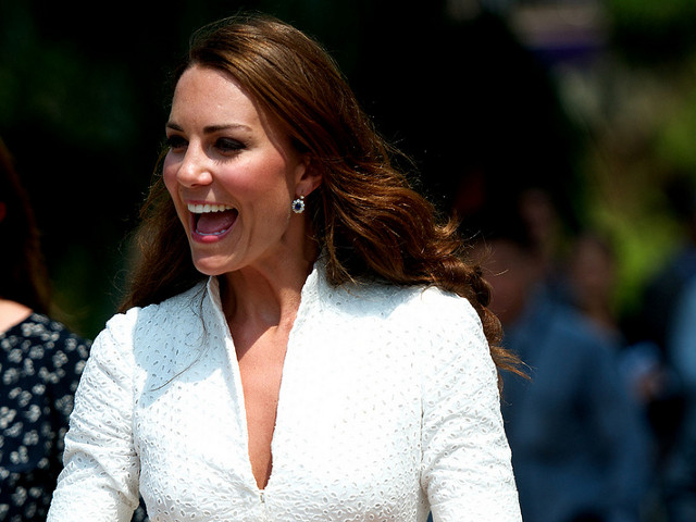 The Duchess of Cambridge, Kate Middleton, greets the people of Singapore with big, beautiful smile during the Royal visit to Singapore, September 12, 2012 (Credit: Tom Soper Photography via Flickr)