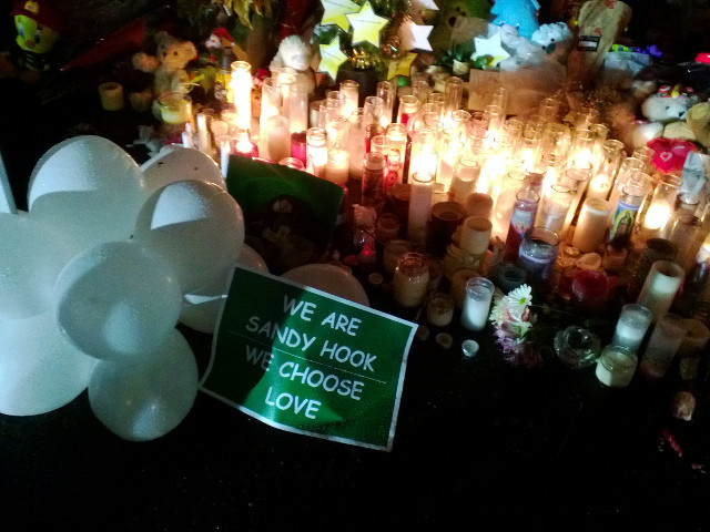 A makeshift memorial for Sandy HooK Elementary school shooting victims somewhere in Newtown Connecticut, December 18, 2012, four days after the tragedy (Credit: Dave Barger via Flickr)
