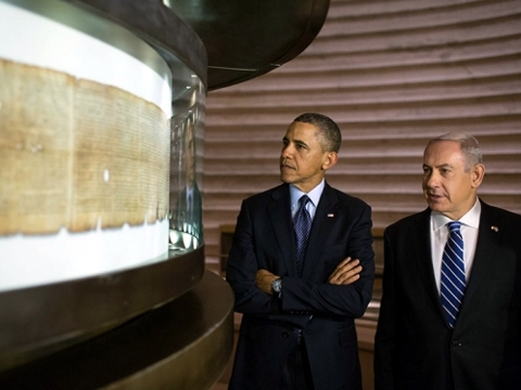 President Barack Obama, accompanied by Israeli Prime Minister Benjamin Netanyahu, views the Dead Sea Scrolls at The Israel Museum in Jerusalem, March 21, 2013. (Official White House Photo by Pete Souza)