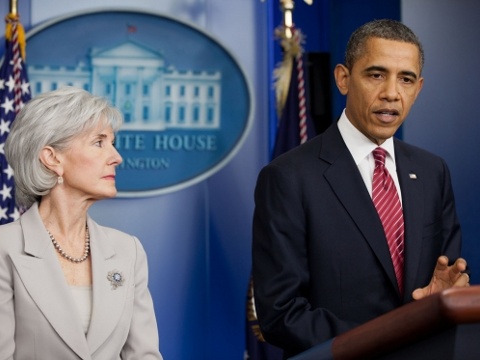 President Barack Obama, with Health and Human Services Secretary Kathleen Sebelius behind him, announces a new health care policy that requires a woman's insurance company to offer contraceptive care free of charge if the woman's religious employer objects to providing contraceptive services as part of its health plan coverage (Credit: White House/Pete Souza)