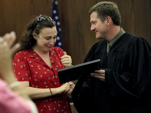 Judge Paul Herbert presents Yevette Graham with her certificate of graduation from CATCH court (Credit: The Columbus Dispatch/Chris Russell)