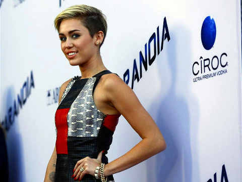 Singer Miley Cyrus poses at the premiere of 'Paranoia' in Los Angeles, California August 8, 2013 (Credit: Reuters/Mario Anzuoni)