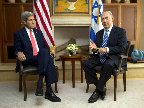 U.S. Secretary of State John Kerry (L) meets with Israel's Prime Minister Benjamin Netanyahu in Jerusalem November 6, 2013 (Credit: Jason Reed/Reuters)