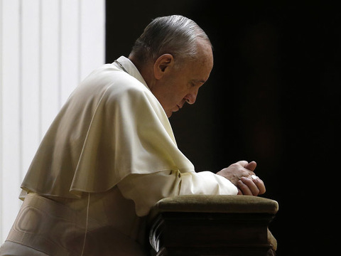 Pope Francis attends a prayer calling for peace in Syria, in Saint Peter's square at the Vatican September 7, 2013 (Credit: Reuters/Tony Gentile)