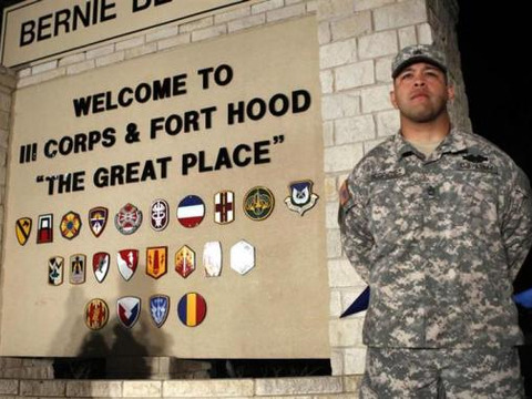 Sgt. First Class Erick Rodriguez stands guard before a news conference by Lt. Gen. Mark Milley at the entrance to Fort Hood Army Post in Texas April 2, 2014. (Credit: Reuters/Erich Schlegel)