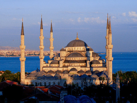 The Sultan Ahmed Mosque, also known as The Blue Mosque for the blue tiles adorning the walls of its interior, built from 1609 to 1616, during the rule of Ahmed I, at sunset in Istanbul, Turkey, 2006 (Credit: Constantin Barbu via Flickr and en.wikipedia.org)