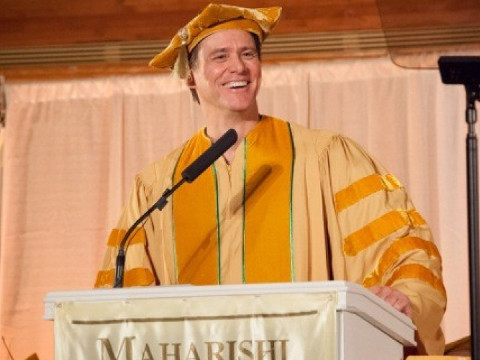 Jim Carrey wows crowd at the 2014 MUM graduation weekend (Credit: Maharishi University of Management)