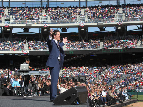 Joel Osteen delivers a message to tens of thousands of people at the Nationals Park baseball stadium for the Night of Hope event on April, 29, 2012, in Washington, D.C. (Credit: Osteen Ministries/Joel Brad Person)