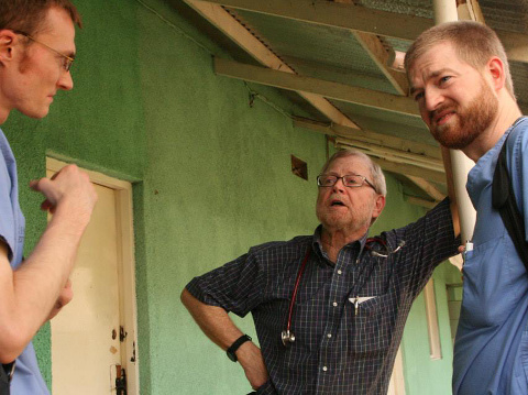 Dr. Kent Brantly (right) with colleagues Stephen Snell (left) and an unidentified doctor at center having a discussion at Chimala Mission Bible School in Chimala, Mbeya, Tanzania, May 25, 2013 (Credit: Kellum Tate via Facebook)