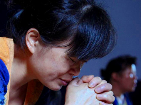 Church members pray in a private room in Jiu'en Tang, a Christian church, in the Shuitou township in Wenzhou in eastern China's Zhejiang province, July 16, 2014 (Credit: AP/Didi Tang)