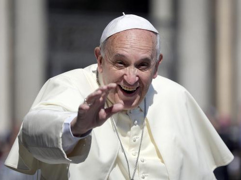 Pope Francis waves as he arrives to lead his weekly general audience at St. Peter's Square at the Vatican June 4, 2014 (Credit: Reuters/Alessandro Bianchi)