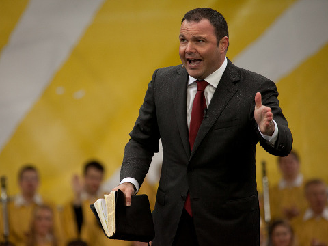 Mark Driscoll, preaching pastor of Mars Hill Church, on stage, delivers sermon during Easter Celebration at Qwest Field in Seattle, Washington, April 24, 2011 (Credit: Will Foster via Flickr)