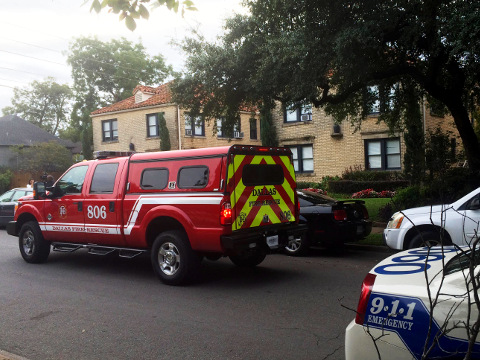 Emergency vehicles are at the apartment of a health worker, the first person to contract the virus inside the United States, who has tested positive for Ebola in Dallas, Texas, October 12, 2014 (Credit: Reuters/Lisa Maria Garza)