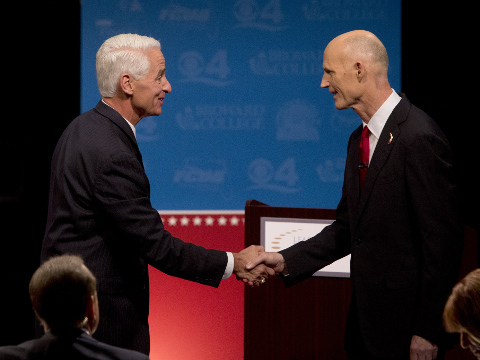 Democratic challenger, former Republican Governor Charlie Crist (L) and Florida Republican Governor Rick Scott (R), shake hands after participating in their second debate in Davie, FL, October 15, 2014 (Credit: Reuters/Wilfredo Lee)