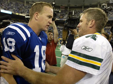 Peyton Manning, Indianpolis Colts quarterback meets with Green Bay Packers quarterback Brett Favre following a 45-31 Colts win over the Packers at the RCA Dome in Indianpolis, September 26, 2004 (Credit: AP/Michael Conroy)