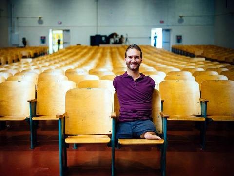 Nick Vujicic sits in the empty auditorium of Horace Mann Middle School before delivering a message to 500 6th-8th graders about bullying, San Diego, California, September 22, 2014 (Credit: Nick Vujicic via Facebook)