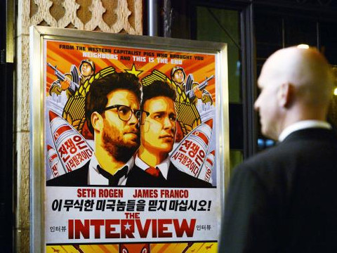 A security guard stands at the entrance of United Artists theater during the premiere of the film The Interview, starring Seth Rogen and James Franco, in Los Angeles, California in this December 11, 2014 (Credit: Reuters/Kevork Djansezian)