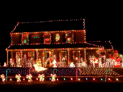 Christmas lights and decorations at fully decked out house in Mechanicsville, Virginia, December 23, 2008 (Credit: Taber Andrew Bain via Flickr)