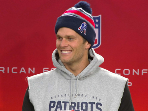 Tom Brady appeared at the Patriots press conference the Wednesday before the 2015 AFC Championship game, set to be played between the Indianapolis Colts and the New England Patriots, dressed like his head coach Bill Belichick (Credit: NFL via Twitter)