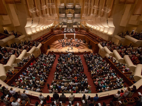 View of the sancturay of the City Church San Francisio in San Francisco, California, from the upper balcony during Holy Week services, 2013 (Credit: City Church San Francisco/Dale Tan via Facebook)