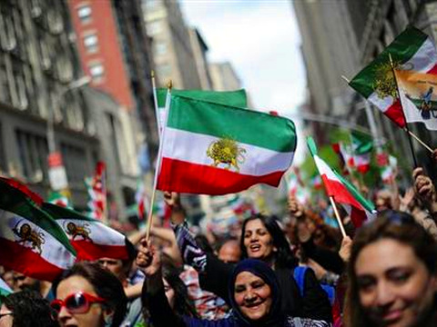 Marchers carry pre-Islamic Revolution flags of Iran as they march in the Persian Day Parade in commemoration of Newroz, the Persian New Year, in New York, April 15, 2012 (Credit:Reuters/Keith Bedford)