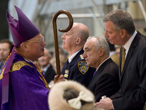 New York City Mayor Bill de Blasio (R) and First Lady Chirlane McCray attend mass with Cardinal Dolan (L) at St. Patrick’s Cathedral, December 21, 2014 (Credit: New York City Mayors Office/Ed Reed)