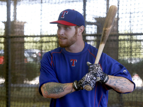 Josh Hamilton hits off a tee during workouts at Surprise Stadium, Surprise, Arizona, April 28, 2015 (Credit: USA Today Sports/Rick Scuteri)