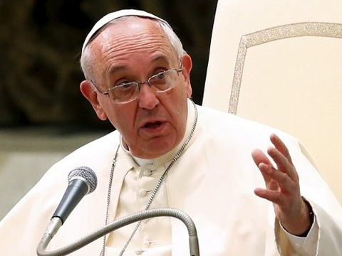 Pope Francis talks during a special audience with nuns of Rome's diocese in Paul VI hall at the Vatican May 16, 2015. (Credit: Reuters/Tony Gentile)